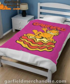 garfield lasagna slice pose pink blanket