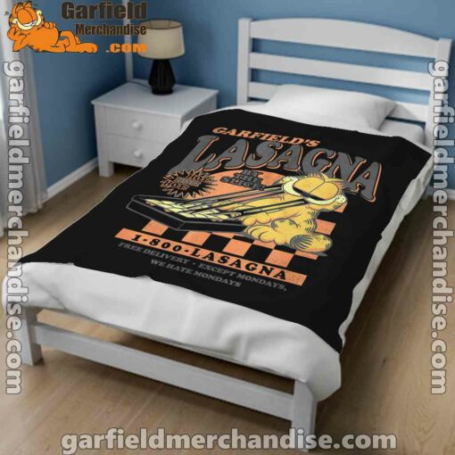 garfield vintage the slice garfields lasagna black blanket