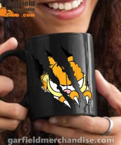 claws the garfield getting what want black mug