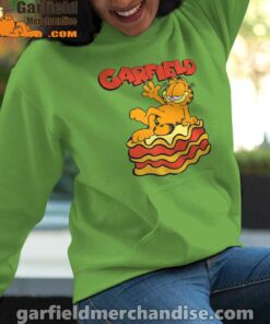 garfield lasagna slice pose green women hoodie