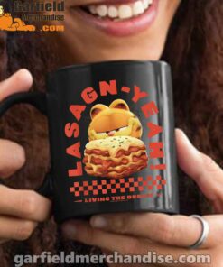 garfield lasagna yeah black mug